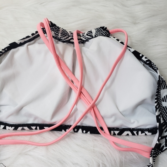 Xhilaration double strap criss cross bandeau top - Picture 6 of 8